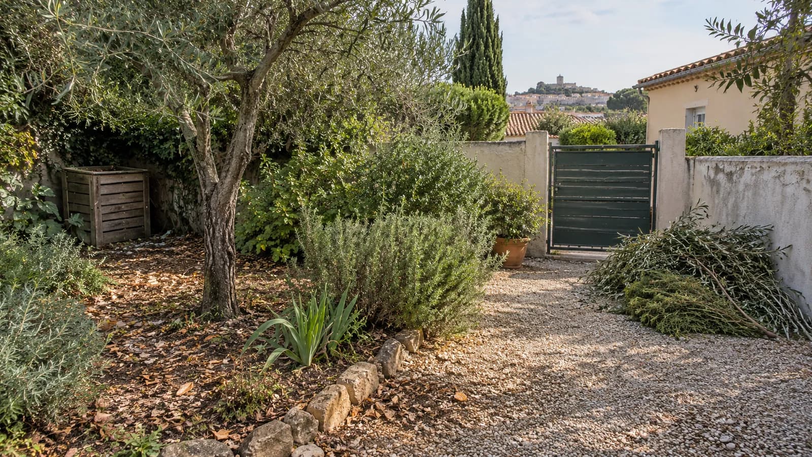 Jardinier à Agde : entretenir le jardin et choisir le devenir des résidus